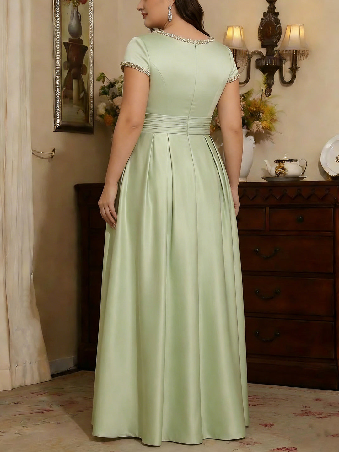 A-Line/Princess Silk Satin Jewel Neck Plus Size Mother ofthe Bride Dresses Floor Length Short Sleeves Rhinestone