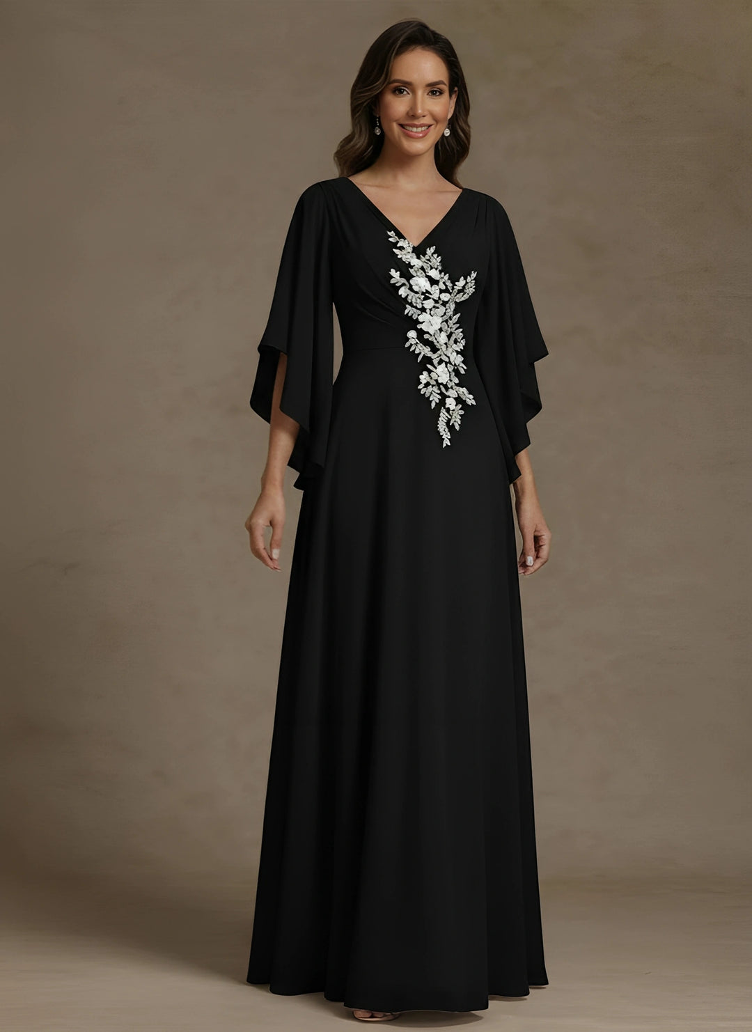 A-Line/Princess V-Neck Chiffon Mother of the Bride Dresses Floor-Length Half Sleeves Lace Appliques