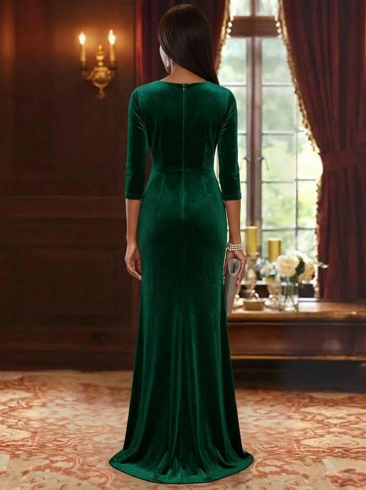 Trumpet/Mermaid V-Neck Velvet Mother of the Bride Dresses with 3D Flowers 3/4 Sleeves Floor-Length