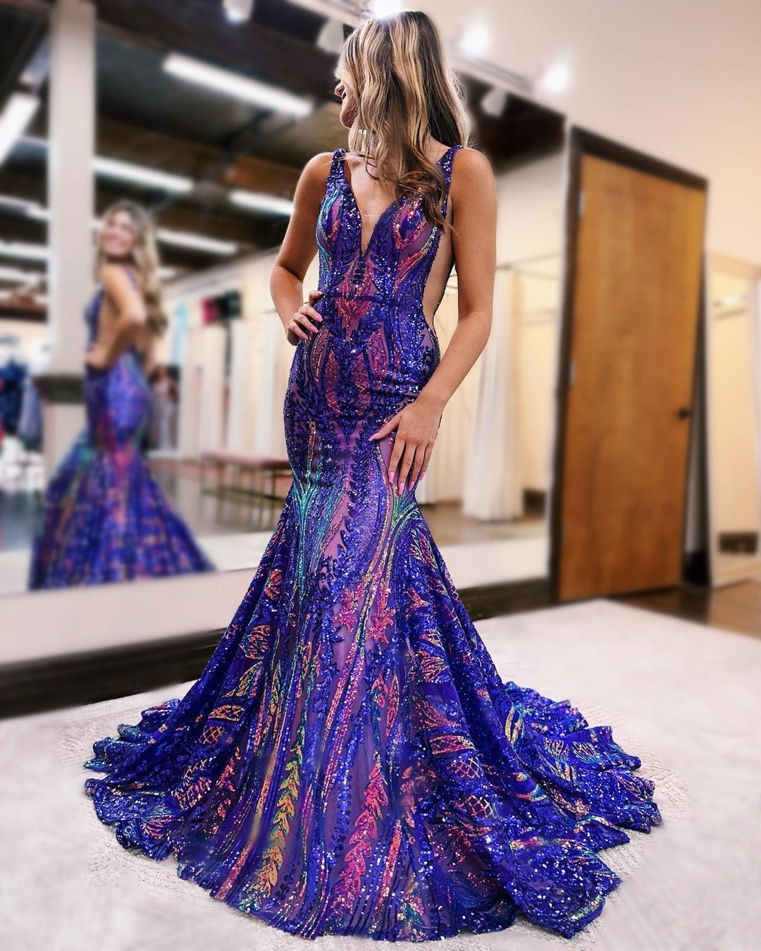 Purple Trumpet/Mermaid V-Neck Sleeveless Floor-length Long Prom Dresses with Sequins