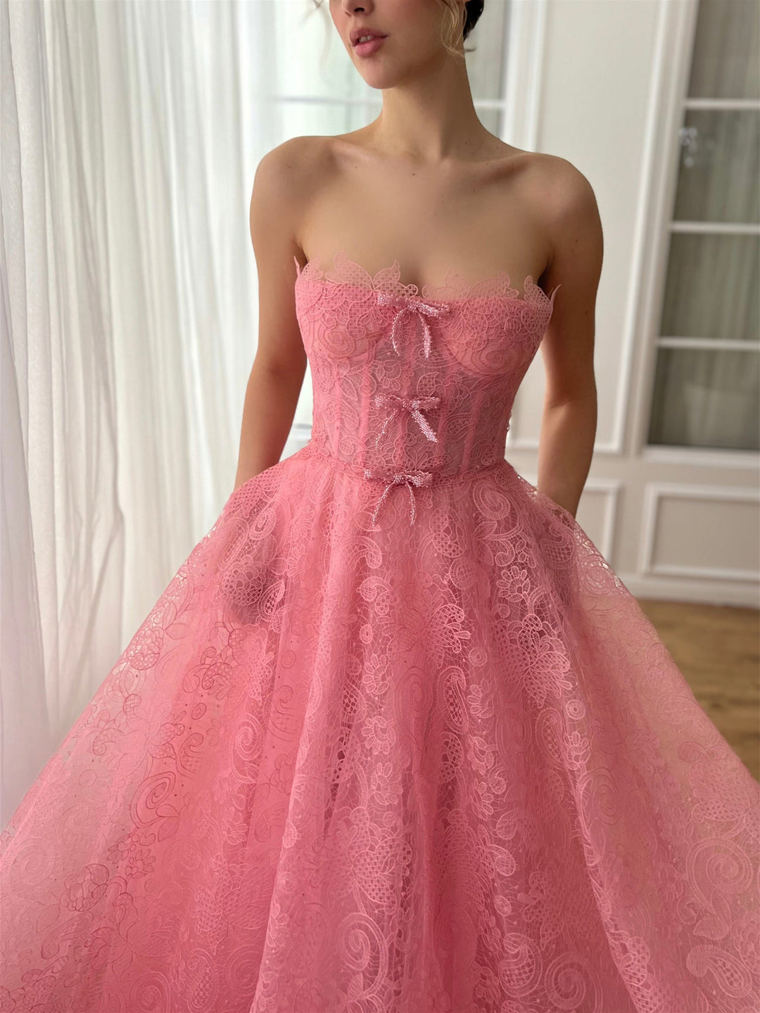 A-Line/Princess Sweetheart Strapless Floor-Length Prom Dress with Bows