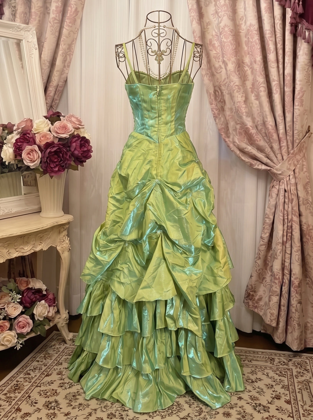 A-Line/Princess Sweetheart Spaghetti Straps Sleeveless Floor-Length Taffeta Prom Dresses with Ruched & Appliques