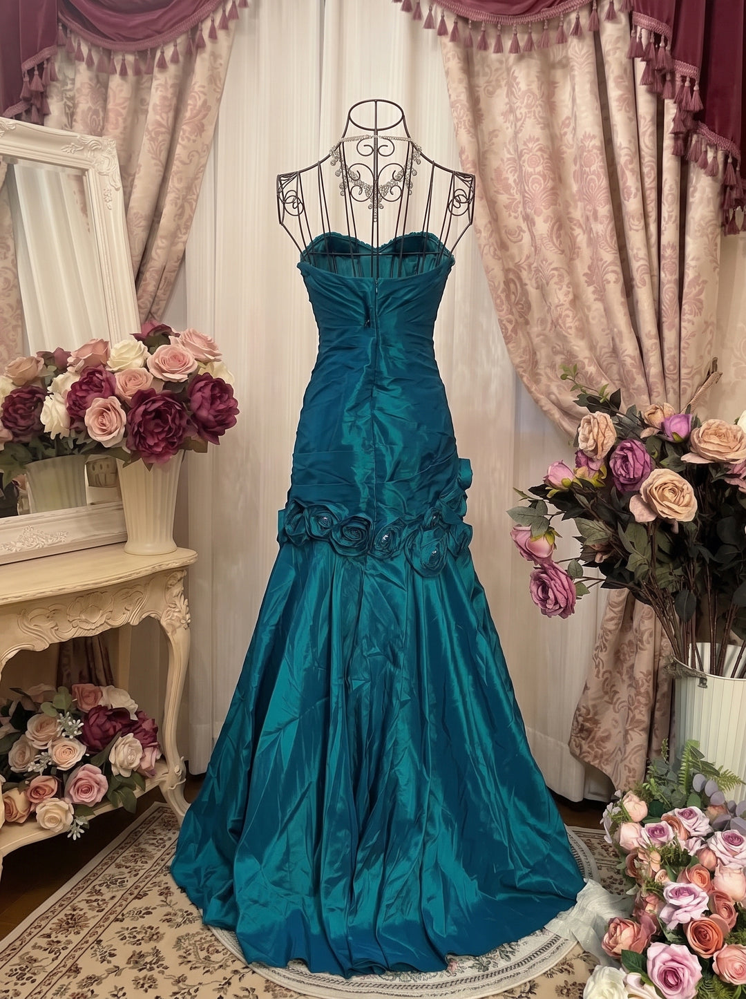 A-Line/Princess Sweetheart Sleeveless Floor-Length Taffeta Prom Dresses with Flowers & Sequins