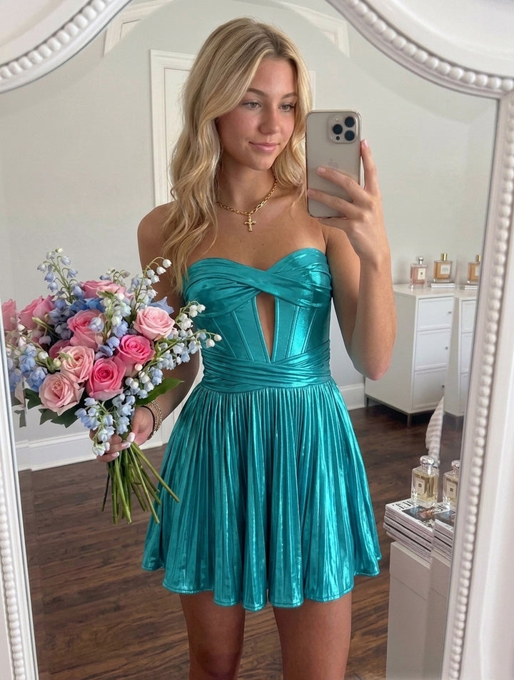 A-Line/Princess Sweetheart Sleeveless Ruched Short/Mini Pleated Homecoming Dresses