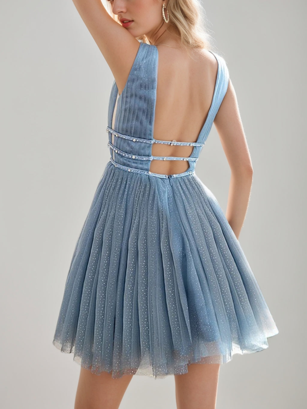 A-Line/Princess V-neck Sleeveless Short/Mini Pleated Homecoming Dresses with Rhinestones