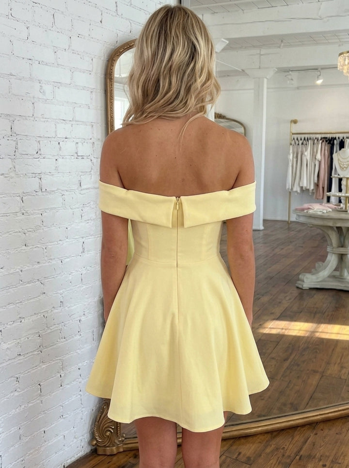 A-Line/Princess Off-the-Shoulder Stretch Satin Homecoming Dresses Sleeveless Short/Mini