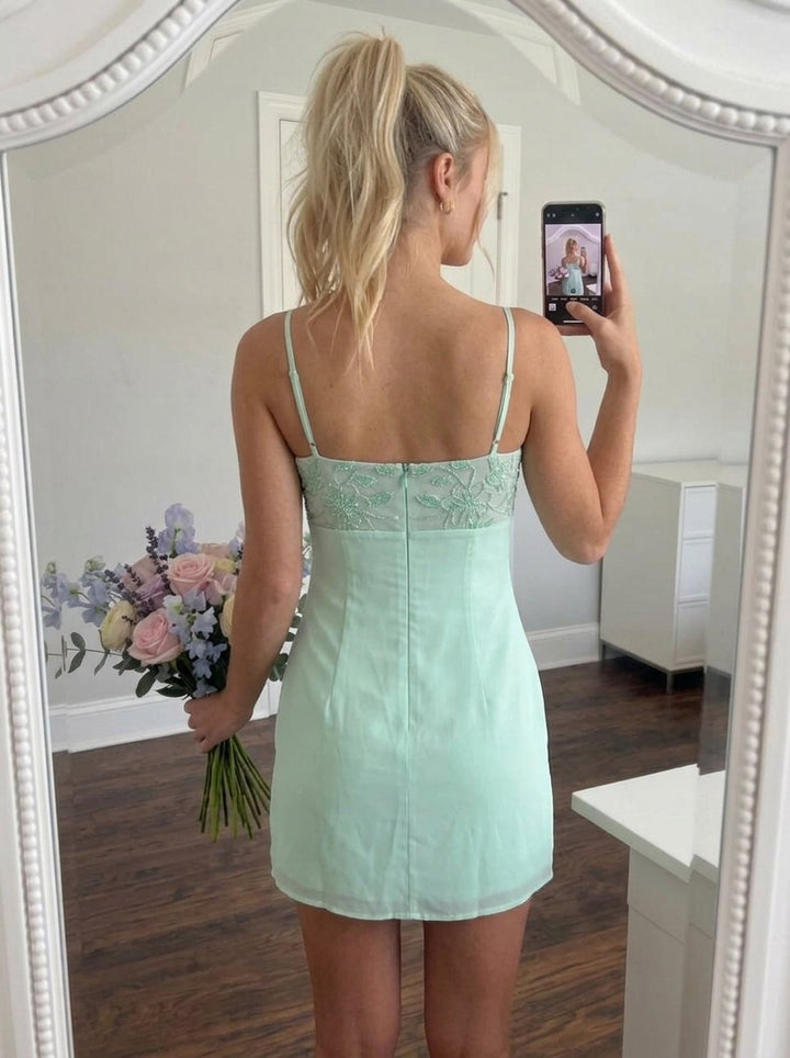 Sheath/Column Spaghetti Straps Chiffon Homecoming Dresses Sleeveless Short/Mini Floral Beading