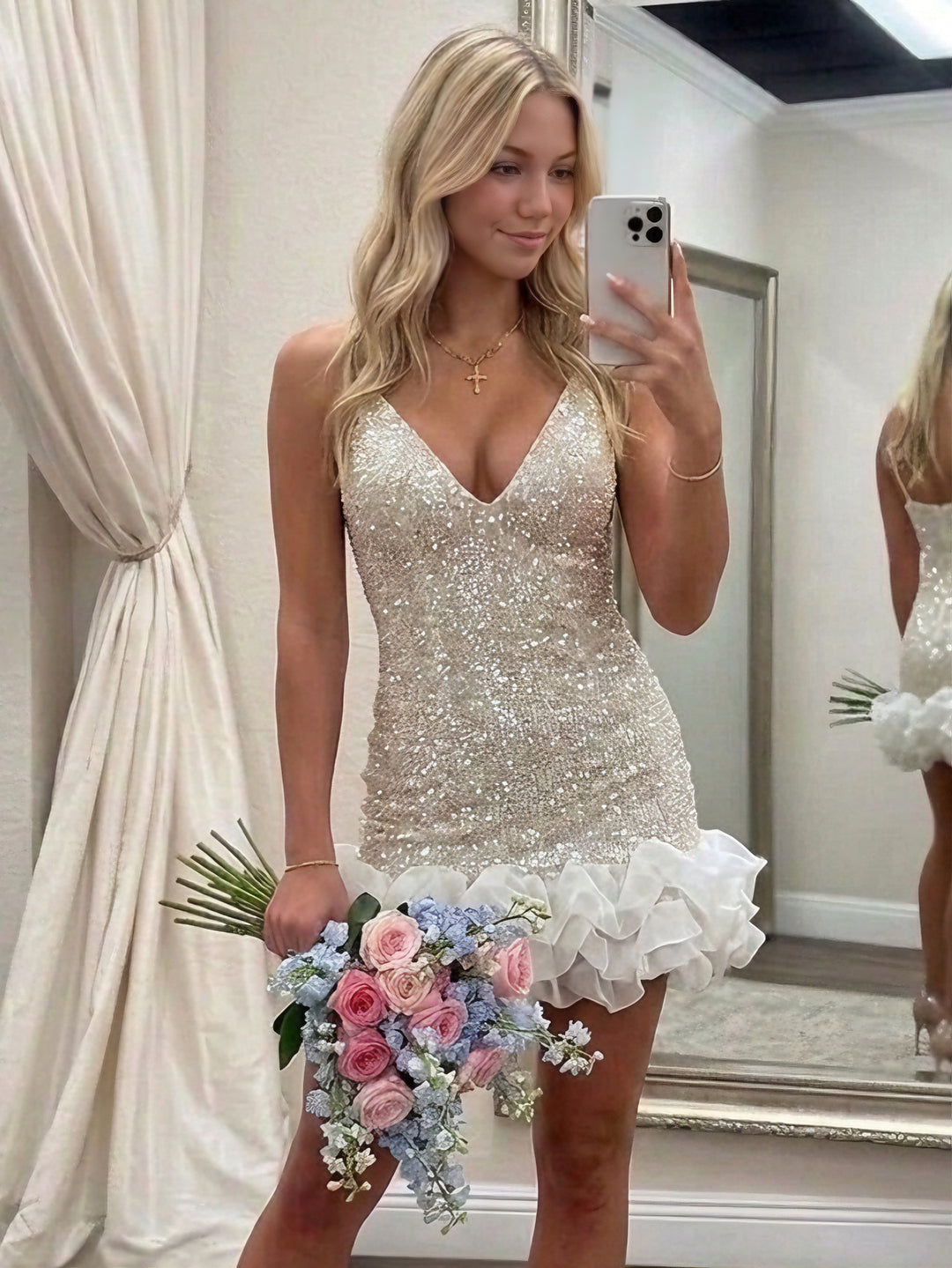 Sheath/Column Deep V-Neck Sequins Homecoming Dresses Sleeveless Short/Mini
