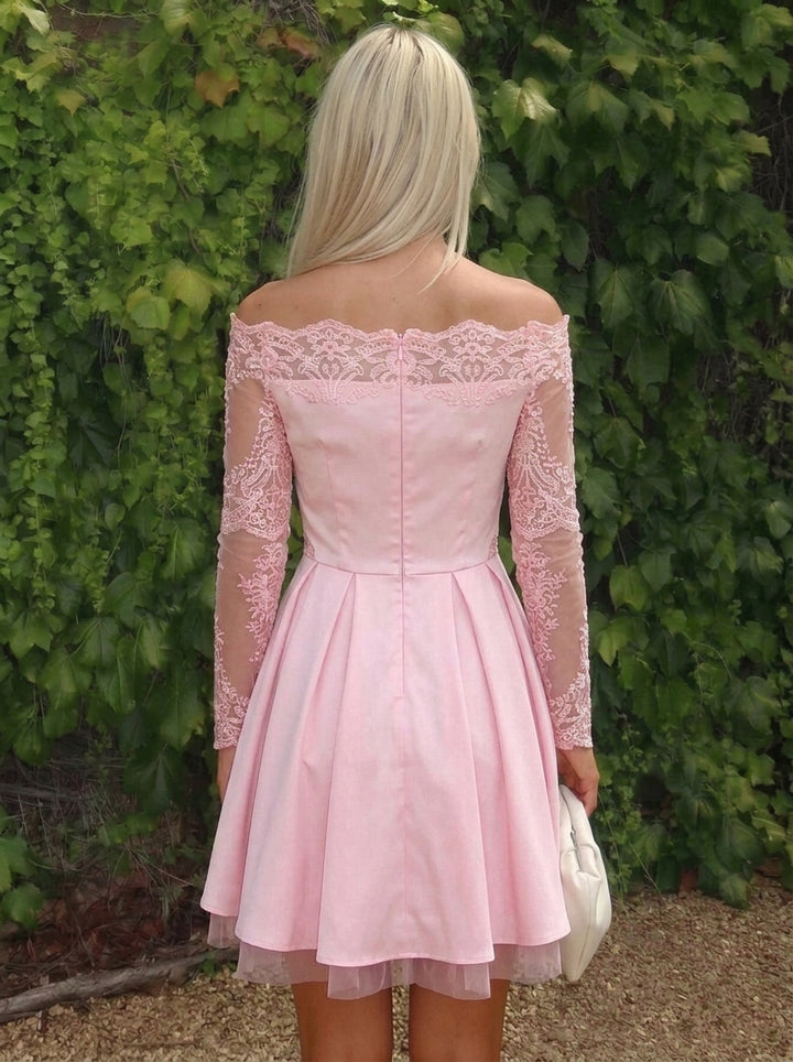 A-Line/Princess Off-the-Shouler Silk Satin Homecoming Dresses Long Sleeves Short/Mini Lace