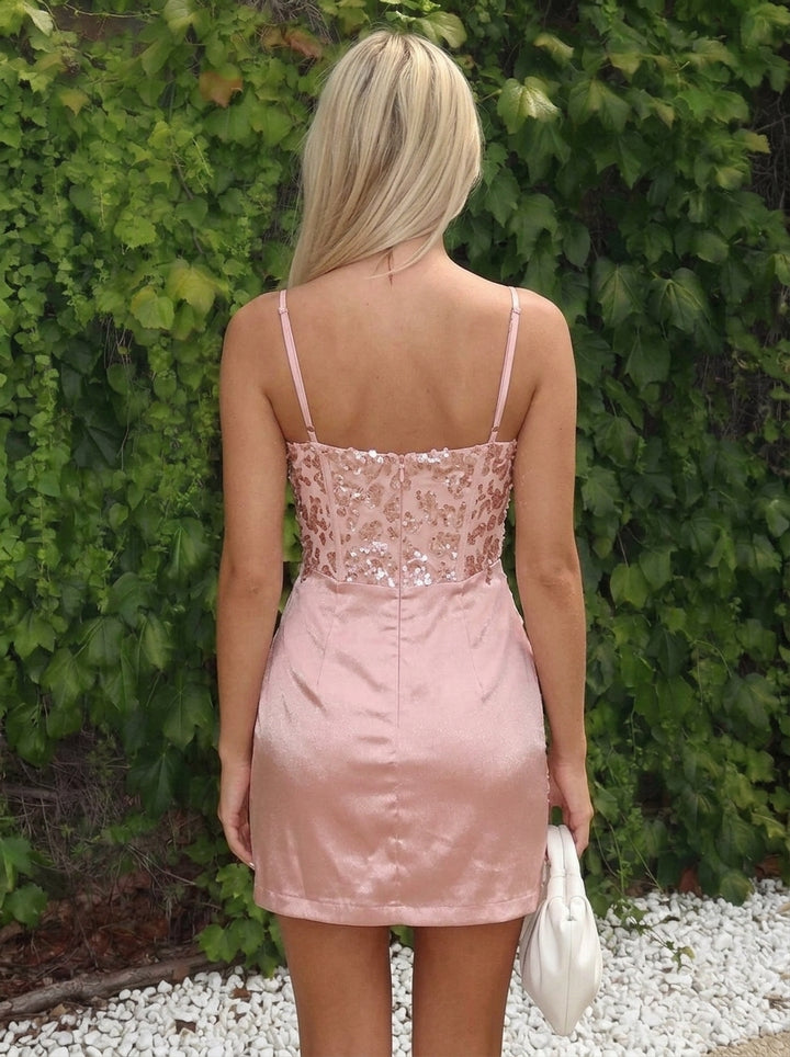 Sheath/Column Spaghetti Straps Silk Satin Homecoming Dresses Sleeveless Short/Mini Sequins