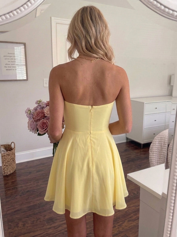 A-Line/Princess Strapless Chiffon Homecoming Dresses Sleeveless Short/Mini Ruched