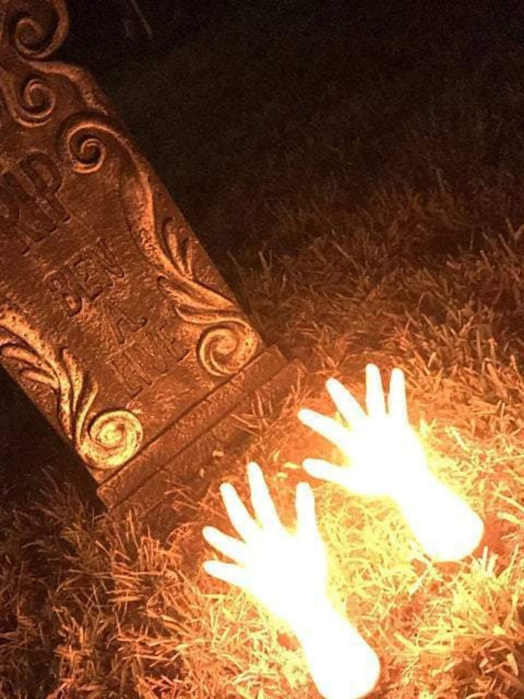 Solar Powered Zombie Hand Glowing Lights Halloween Horror Decoration Props