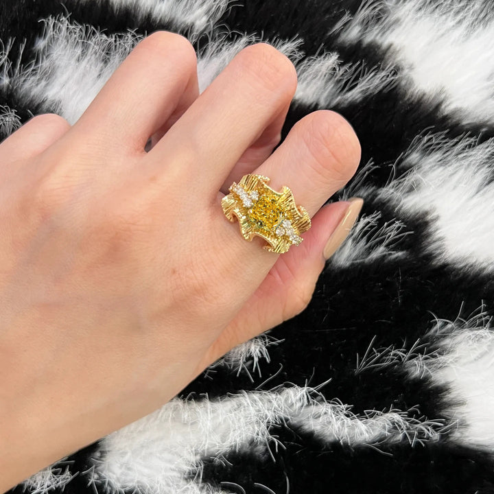 Vintage Yellow Diamond Lace Frill Wrought Gold Women's Ring