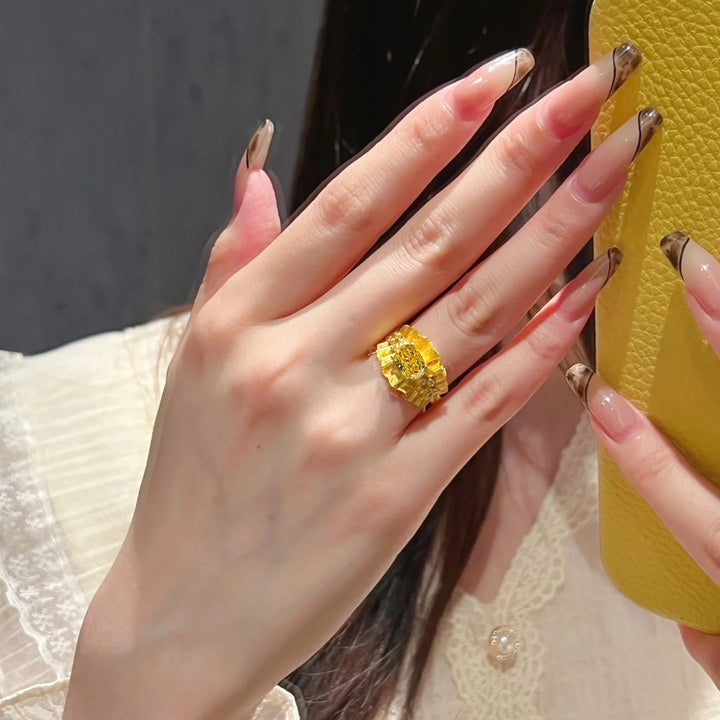 Vintage Yellow Diamond Lace Frill Wrought Gold Women's Ring