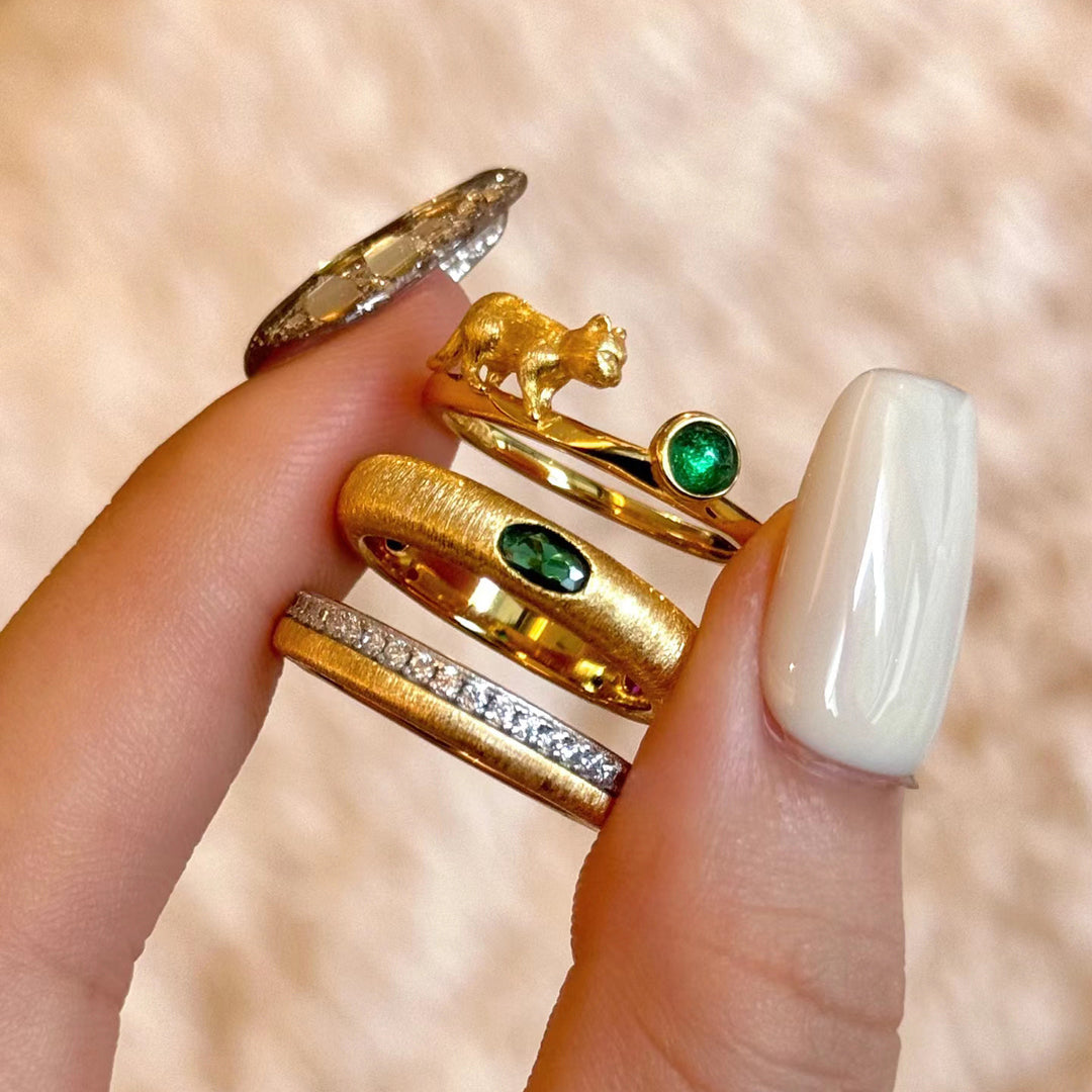 Vintage Brushed Cat Emerald Two Tone Bar Ring