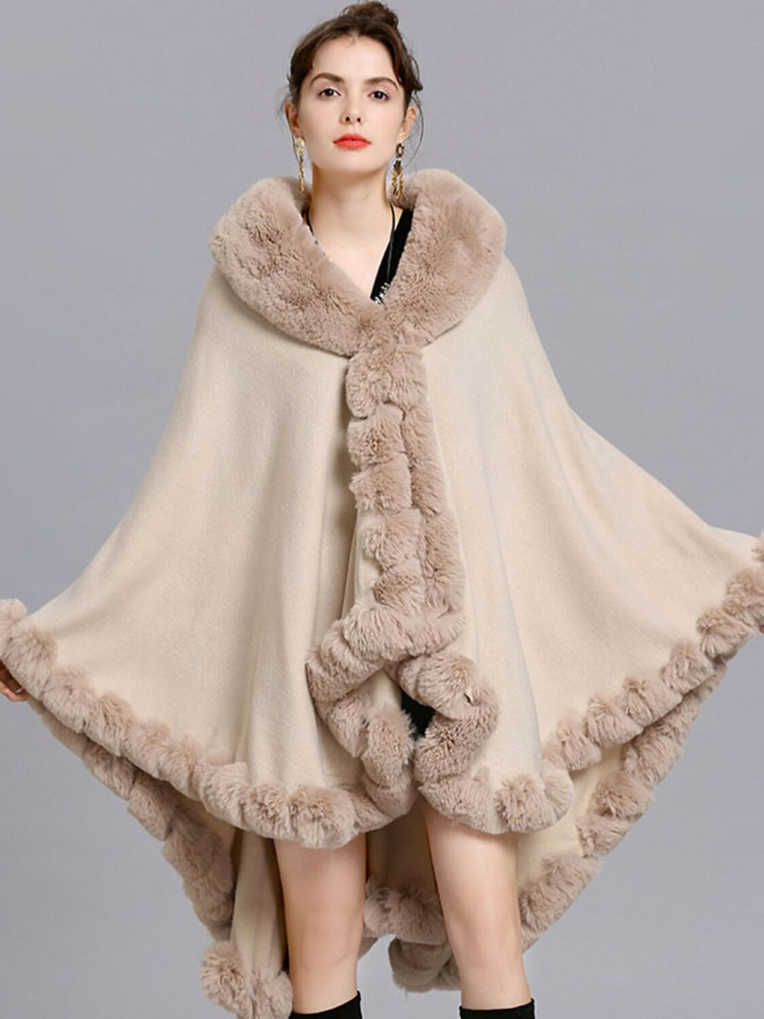 Women‘s White Fashionable Faux Fur Long Sleeves Wrap Cloak with Pure Color