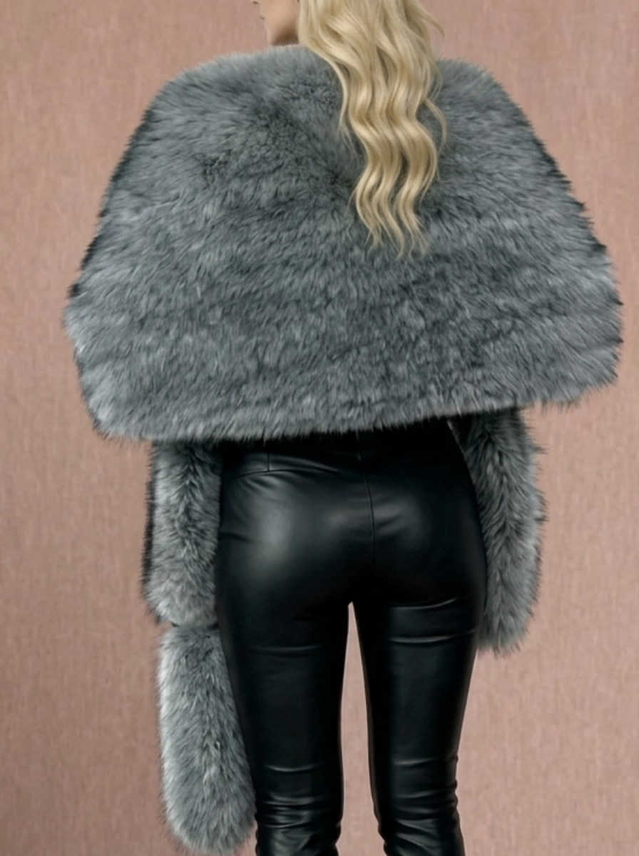 Shawls Party Wraps Elegant Keep Warm Sleeveless Faux Fur Wedding/Party Wraps With Feathers / Fur