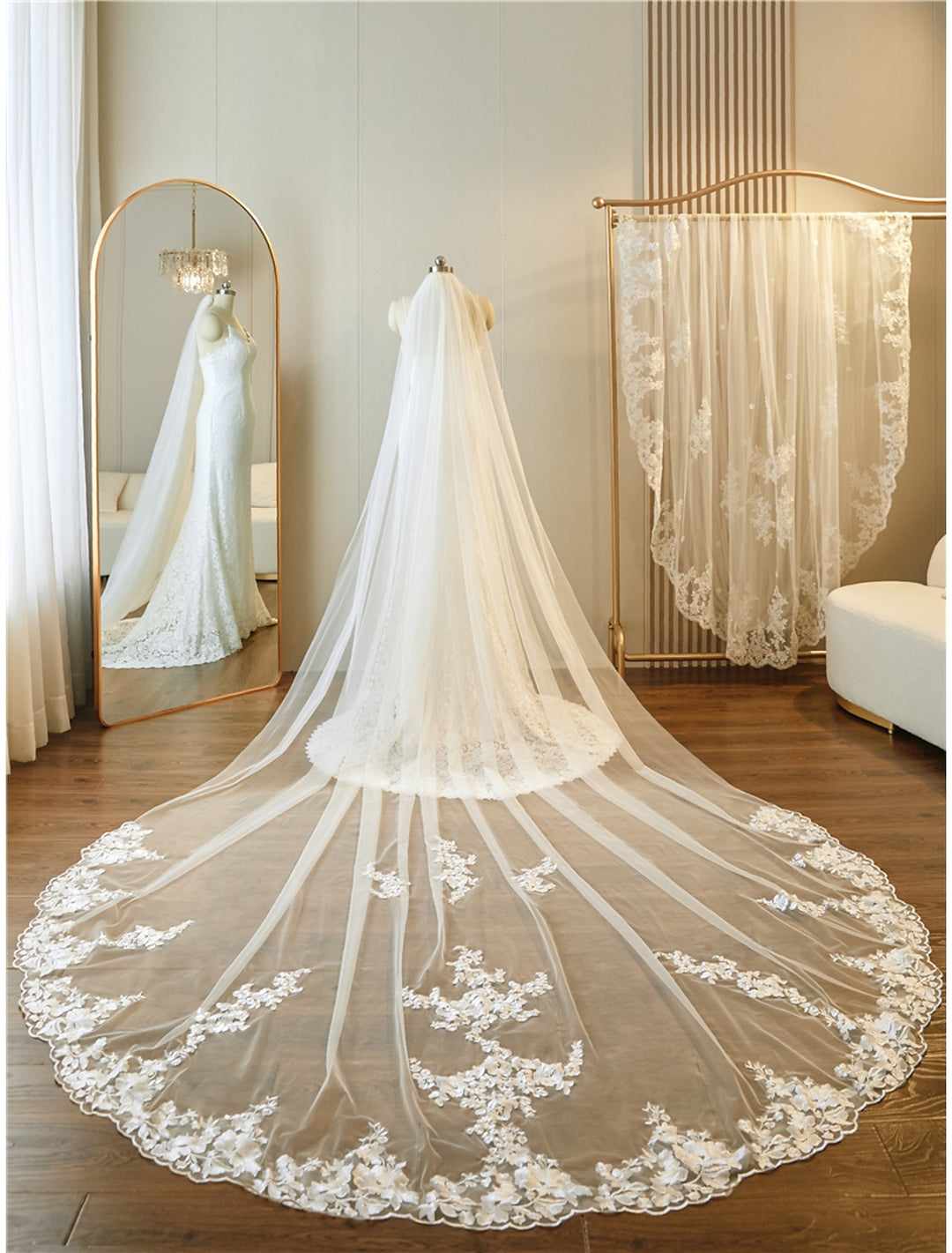 One-tier Lace Applique Edge / Lace Wedding Veils with Embroidery / Appliques