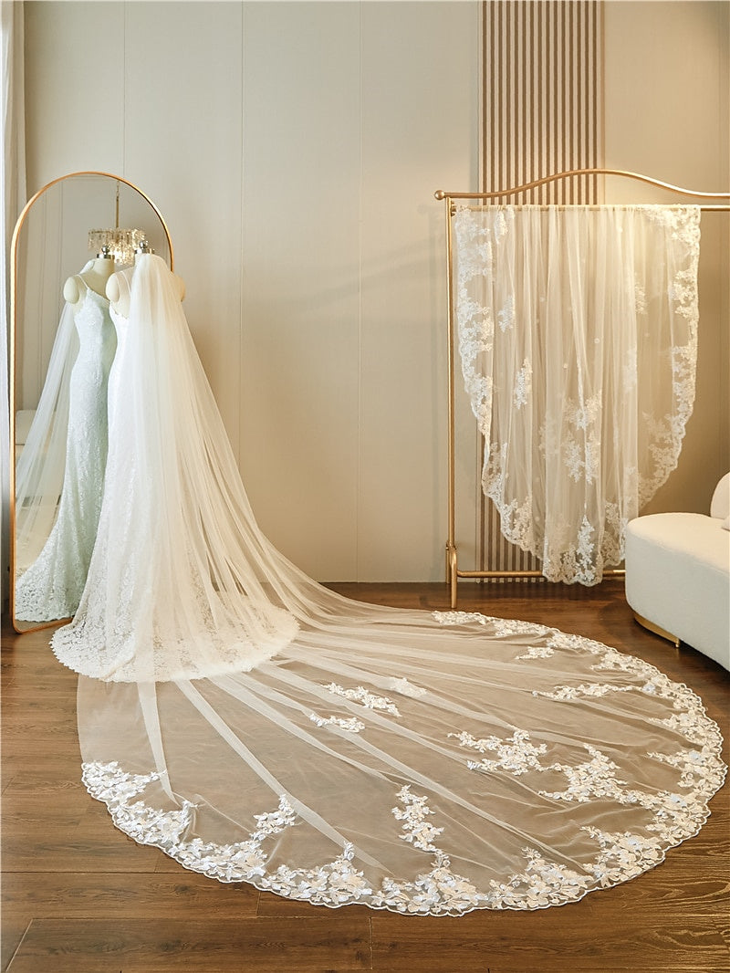 One-tier Lace Applique Edge / Lace Wedding Veils with Embroidery / Appliques