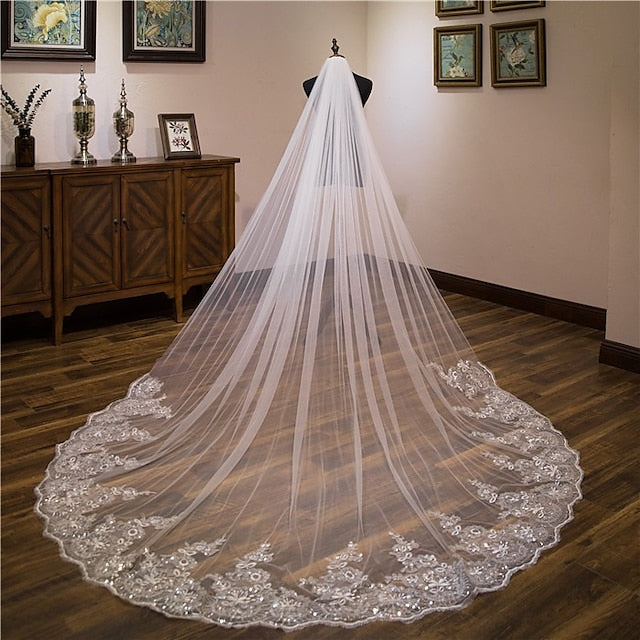 One-tier Cute Wedding Veil Cathedral Veils with Embroidery  Lace / Oval