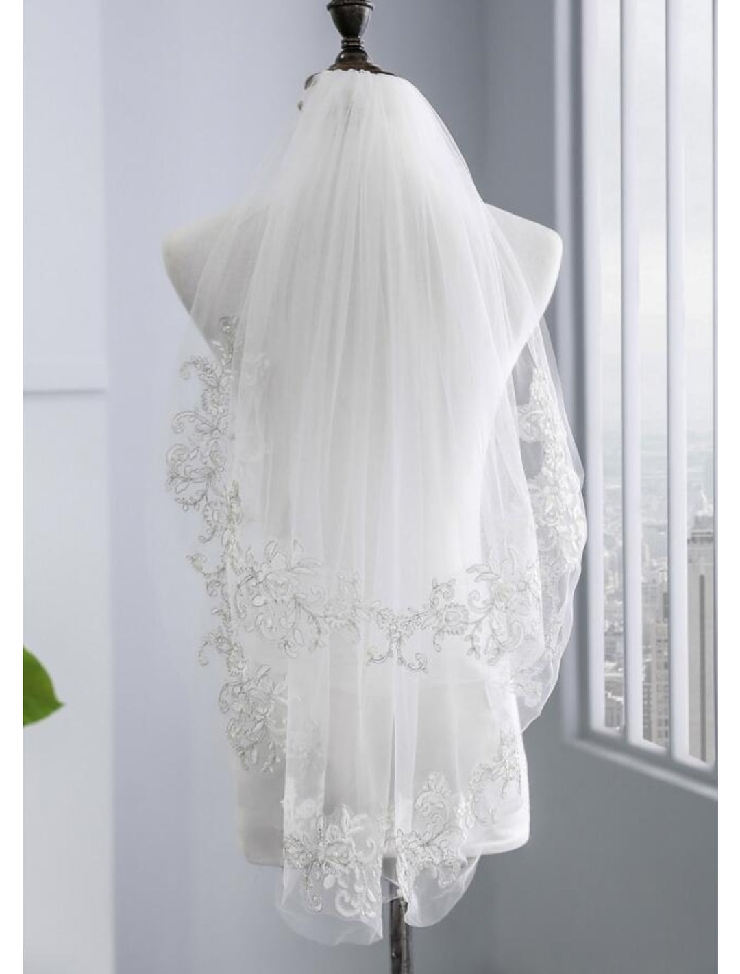 Two-tier Stylish / Pearls Wedding Veil Elbow Veils with Faux Pearl