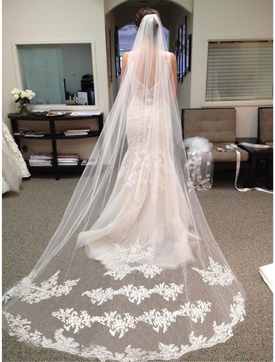 One-tier Lace Wedding Veil Chapel Veils with Trim Polyester / Drop Veil