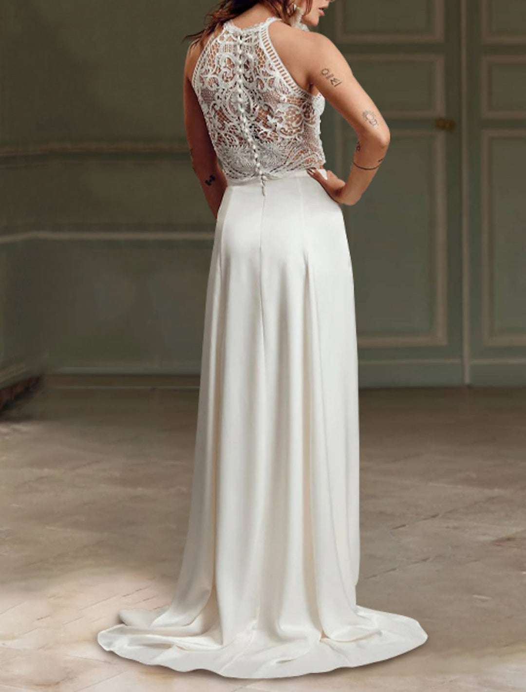 Sheath/Column Halter Floor-length Lace Wedding Dress