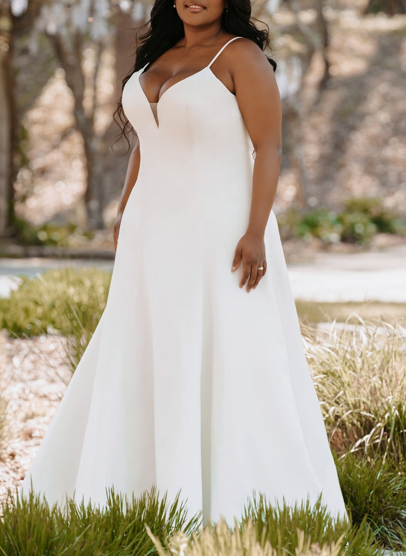 A-Line/Princess Spaghetti Straps V-Neck Plus Size Wedding Dress